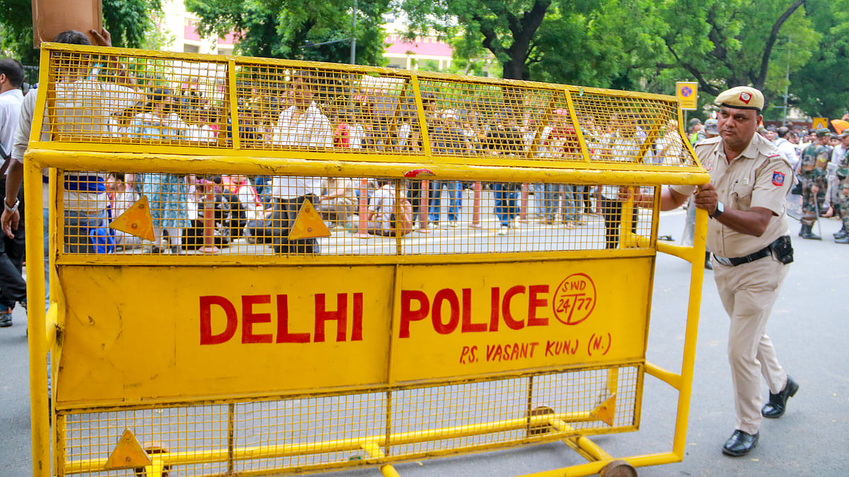 दिल्ली में आज कई प्रमुख मार्गों पर लग सकते हैं प्रतिबंध