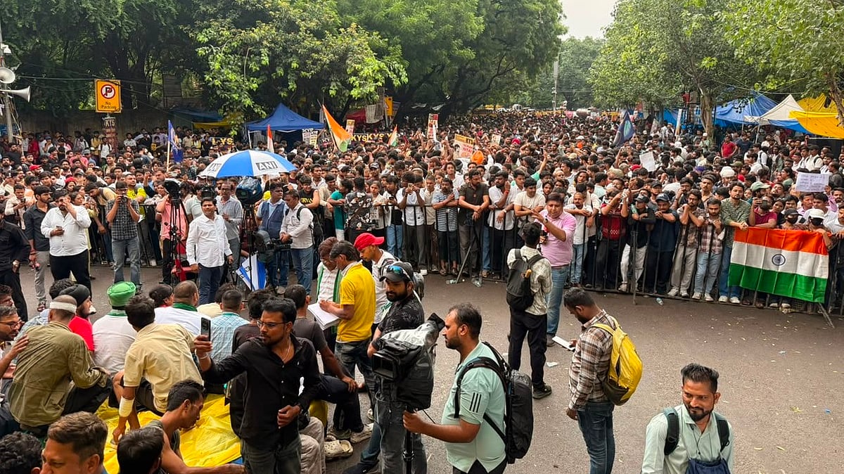 जंतर-मंतर पर आज फिर प्रदर्शनकारियों की भारी भीड़ उमड़ी, लोग अब पीछे हटने के मूड में नहीं, जोश पहले से ज्यादा हाई