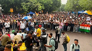 जंतर-मंतर पर आज फिर प्रदर्शनकारियों की भारी भीड़ उमड़ी, लोग अब पीछे हटने के मूड में नहीं, जोश पहले से ज्यादा हाई