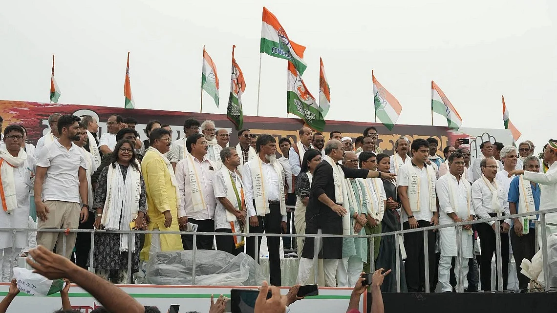 पश्चिम बंगालः कांग्रेस ने कई वर्षों के बाद मनाया शहीद दिवस, राहुल गांधी की रैली का किया ऐलान