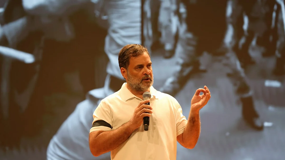 राहुल गांधी ने छात्रों से बर्बरता पर सरकार को घेरा, प्रधान का इस्तीफा और पीएम मोदी की माफी समेत तीन मांग रखी (फोटोः विपिन)