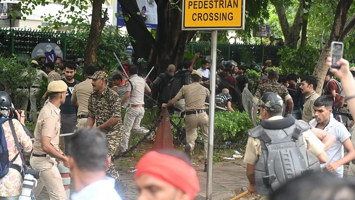 छात्रों पर पुलिस की बर्बरता पर दिल्ली हाई कोर्ट सख्त, केंद्र और दिल्ली पुलिस को नोटिस जारी कर मांगा जवाब (फोटोः विपिन)