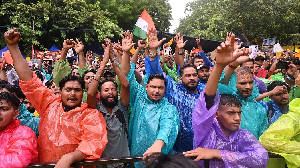छात्रों के प्रदर्शन से घिरी सरकार का हेडलाइन मैनेजमेंट, एनटीए के 47 अफसर बर्खास्त (फोटोः विपिन)