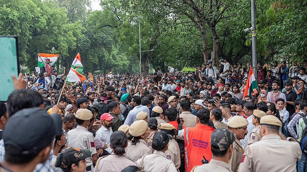 नागरिक और हुकूमत के बीच बदलते रिश्तों की कड़वी हकीकत उजागर कर गया जंतर-मंतर आंदोलन
