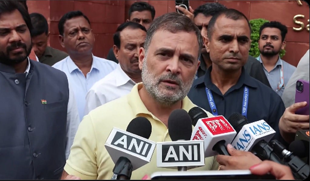 प्रधानमंत्री ने ‘बलात्कारियों का बचाव करने वाले’ को शिक्षा मंत्री बनाया, शर्मनाक है येः राहुल गांधी