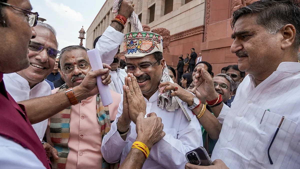 इस्तीफ़ा, स्तुतिगान और राजनीतिक नैतिकता का नया आख्यान