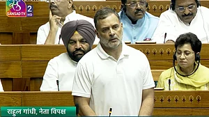 बड़ी खबर LIVE: लोकसभा में परीक्षा संशोधन विधेयक पर चर्चा, राहुल गांधी बोले- देश का भविष्य सड़कों पर उतरा