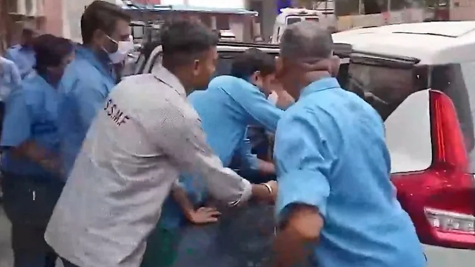 संसद मार्च के दौरान घायल युवती को 10 दिन बाद अस्पताल से मिली छुट्टी, डॉक्टरों ने हालत स्थिर होने का किया दावा