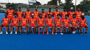 'यह शर्मनाक है', भारतीय हॉकी टीम की जर्सी का रंग 'भगवा' करने पर भड़के पूर्व कप्तान वीरेन रस्किन्हा