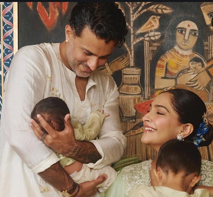 सिनेजीवन: एक्ट्रेस से अब प्रेजेंटर बनीं सोनाली बेंद्रे और सोनम कपूर ने आनंद आहूजा के बर्थडे पर लुटाया प्यार
