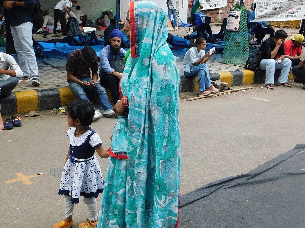 सुरक्षित प्रसूति में फिसड्डी मोदी सरकार, सिर्फ आंकड़ों के हेरफेर के जरिये इमेज चमकाने में व्यस्त