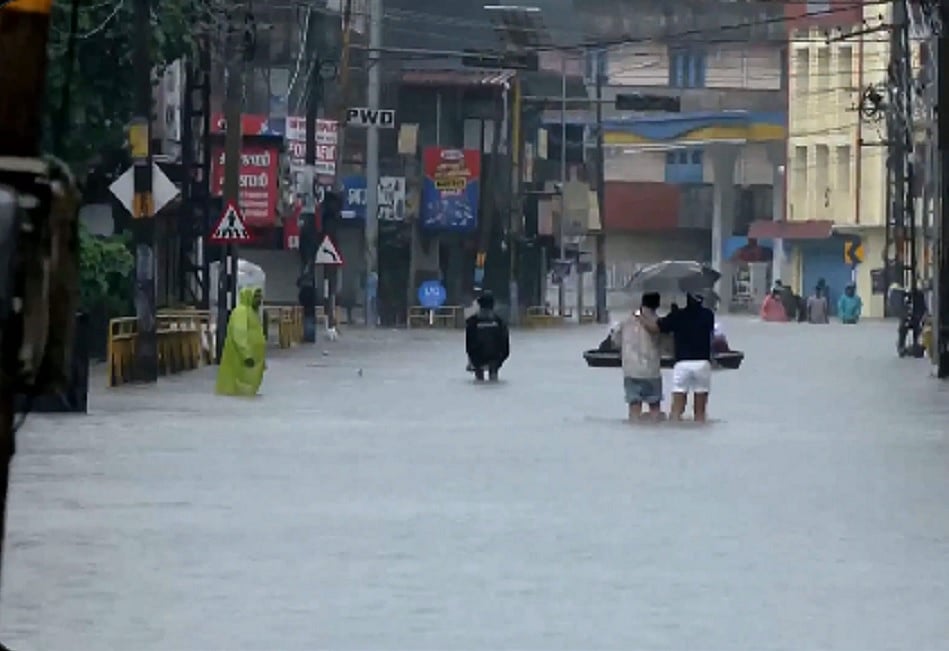 केरल में भारी बारिश का कहर, 6 लोगों की मौत, 6 लापता, कई इलाके डूबे, जनजीवन ठप, सरकार ने SET परीक्षा स्थगित की