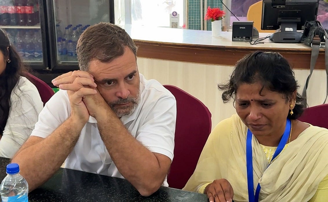 बड़ी खबर LIVE: राहुल गांधी ने नीट विवाद के कारण आत्महत्या करने वाले छात्रों के परिवार से मुलाकात की, पीएम पर साधा निशाना