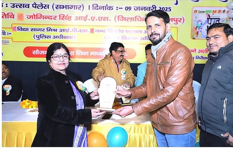 इंटरव्यू: मस्जिदों में नमाज़ की समय-सारणी देवनागरी में देखकर चिंतित हैं रामपुर स्थित सरकारी विद्यालय के शिक्षक मो. फ़ज़ल