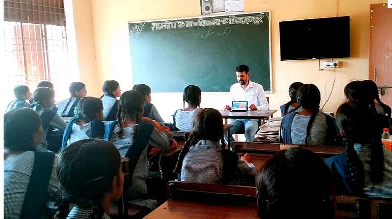इंटरव्यू: मस्जिदों में नमाज़ की समय-सारणी देवनागरी में देखकर चिंतित हैं रामपुर स्थित सरकारी विद्यालय के शिक्षक मो. फ़ज़ल