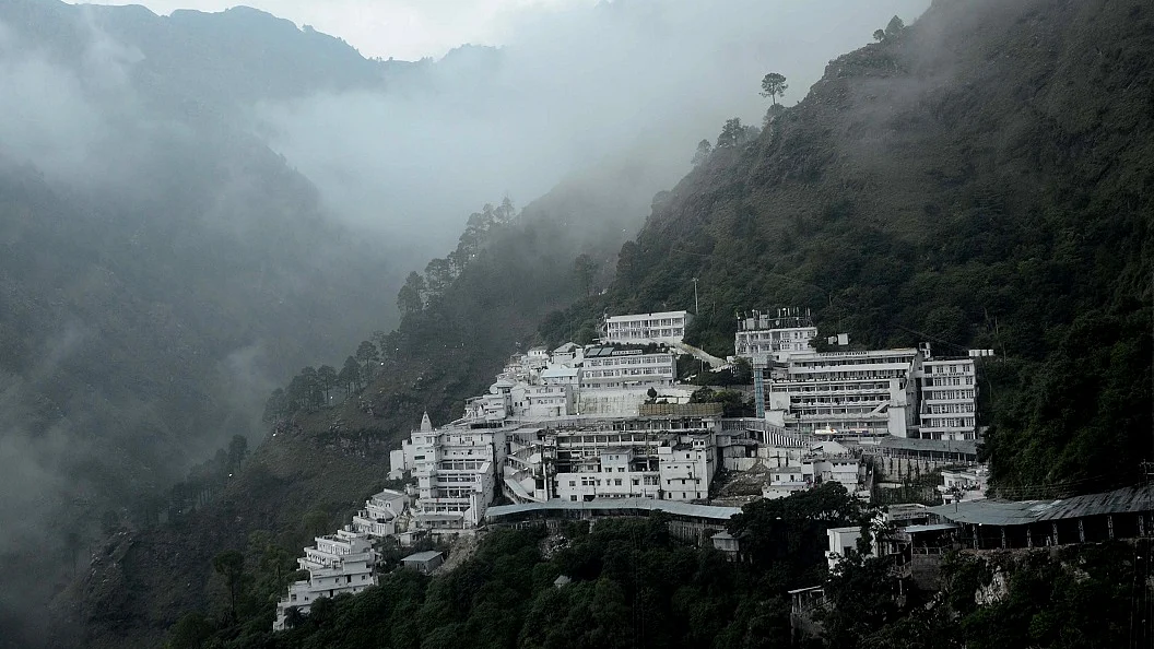 वैष्णो देवी में करोड़ों की हेराफेरी का मामला, कोर्ट ने मांगी विस्तृत जांच रिपोर्ट, सबूत सुरक्षित रखने को कहा