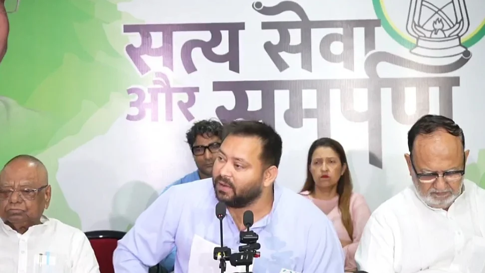 डेहरी ईओ हत्याकांड: तेजस्वी ने सरकार पर लगाए गंभीर आरोप, निष्पक्ष जांच और पीड़ित परिवार को सुरक्षा की मांग