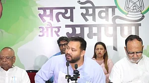 डेहरी ईओ हत्याकांड: तेजस्वी ने सरकार पर लगाए गंभीर आरोप, निष्पक्ष जांच और पीड़ित परिवार को सुरक्षा की मांग