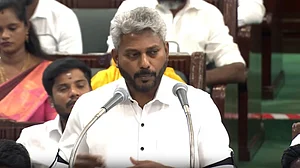 TVK सरकार का पहला बजट: दुल्हनों को 8g सोने का सिक्का; रेशमी साड़ी, छात्रों को लैपटॉप... जानें क्या-क्या मिला