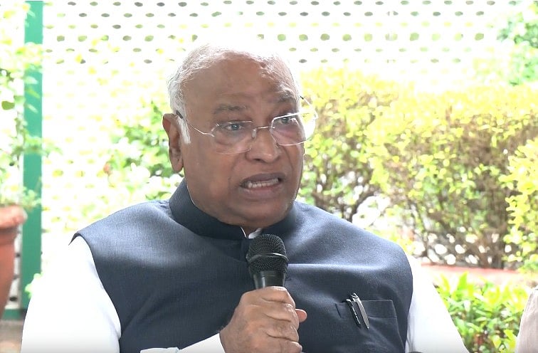 गृह मंत्री अमित शाह सदन में आएं, छात्रों पर कार्रवाई का दें जवाब, PM मोदी मांगें माफी, खड़गे ने सरकार को घेरा