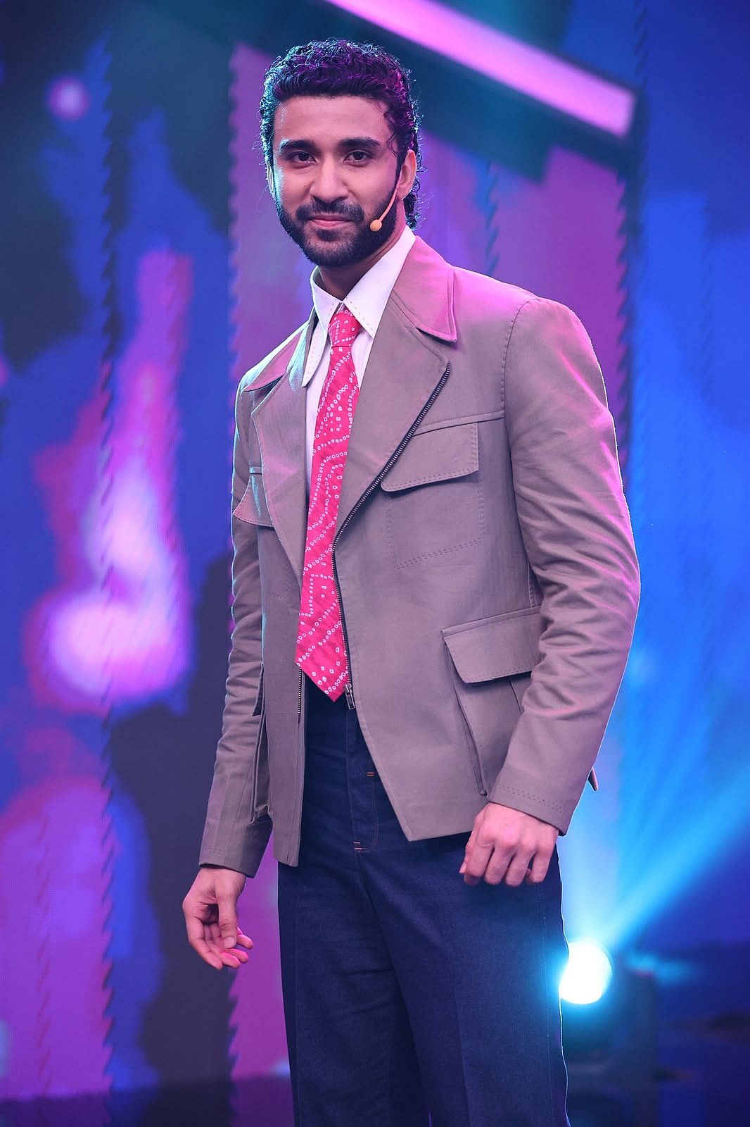 सिनेजीवन: अनिल कपूर लेकर आ रहे हैं नया क्विज शो और नेहा धूपिया ने माता-पिता की 50वीं सालगिरह पर लुटाया प्यार