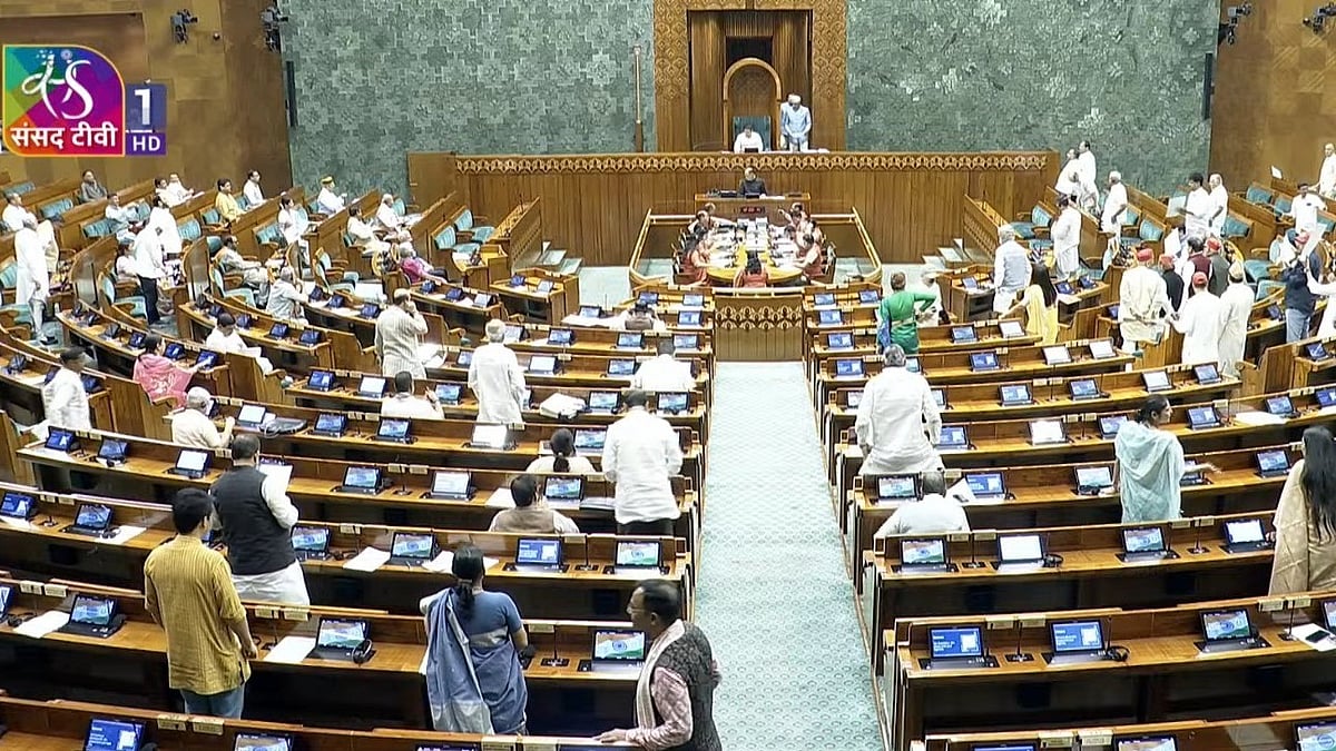 बड़ी खबर LIVE: छात्रों पर लाठीचार्ज के खिलाफ संसद में संग्राम, 'शाह सदन में आओ' के लगे नारे, दोनों सदन पूरे दिन के लिए स्थगित 