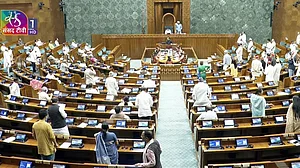 बड़ी खबर LIVE: छात्रों पर लाठीचार्ज के खिलाफ संसद में संग्राम, 'शाह सदन में आओ' के लगे नारे, दोनों सदन पूरे दिन के लिए स्थगित