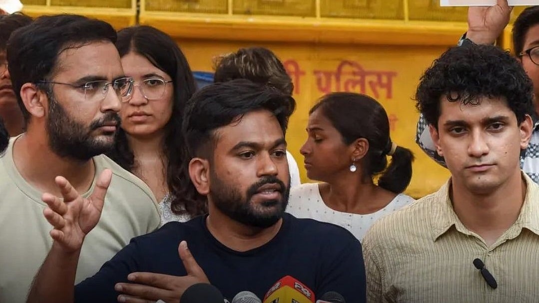 फोटोः @Cockroachisback