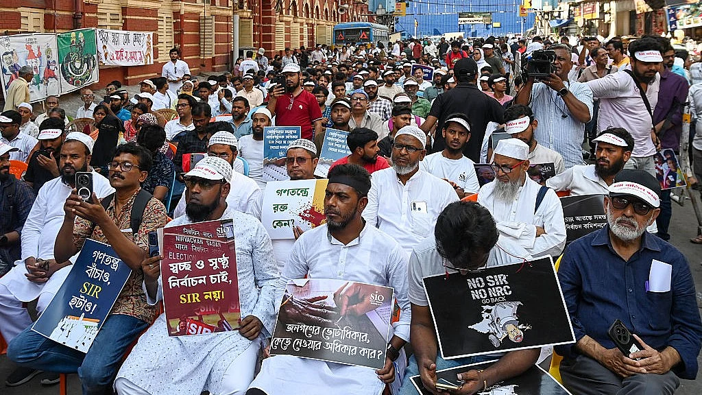 क्षत-विक्षत छवि और नष्ट होती विरासत