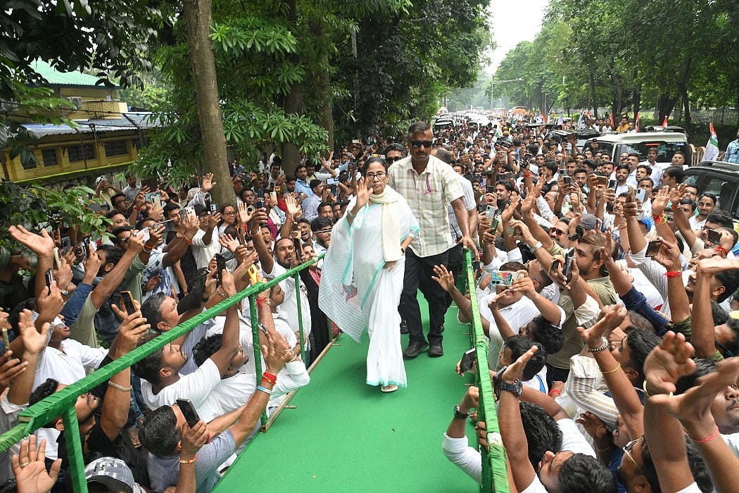 कोलकाता में ममता बनर्जी के खिलाफ FIR दर्ज, TMC छात्र परिषद के कार्यक्रम को लेकर आदेश के उल्लंघन का आरोप