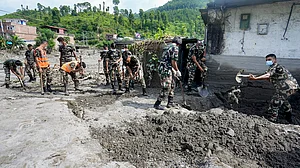 हमें यकीन हो गया था कि अब नहीं बचेंगे... चश्मदीदों ने नेपाल में अचानक आई बाढ़ का भयावह मंजर बयां किया