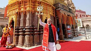 आकार पटेल / समाज, सियासत और सोच के आधार पर अजूबा बनता भारत