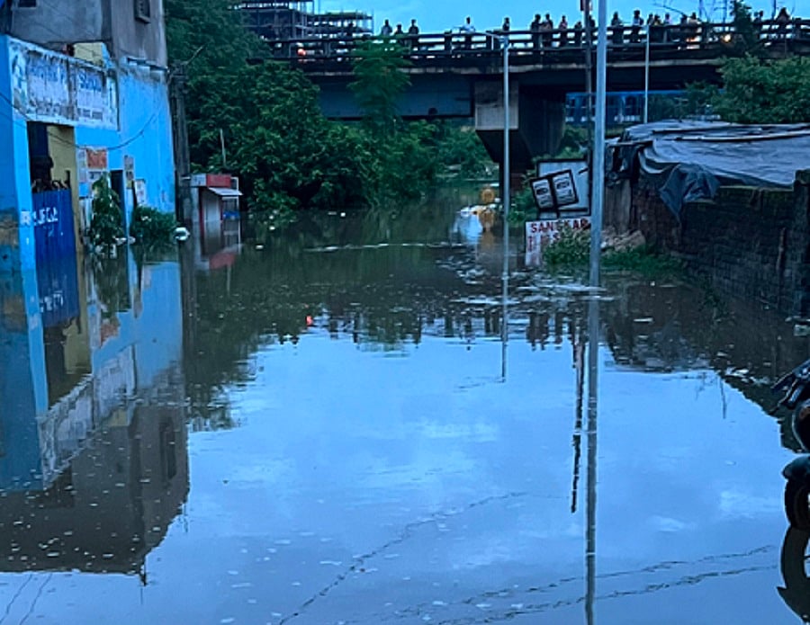 मूसलाधार बारिश से झारखंड बेहाल, नदियां खतरे के निशान के ऊपर, कई जिलों में बाढ़ जैसे हालात