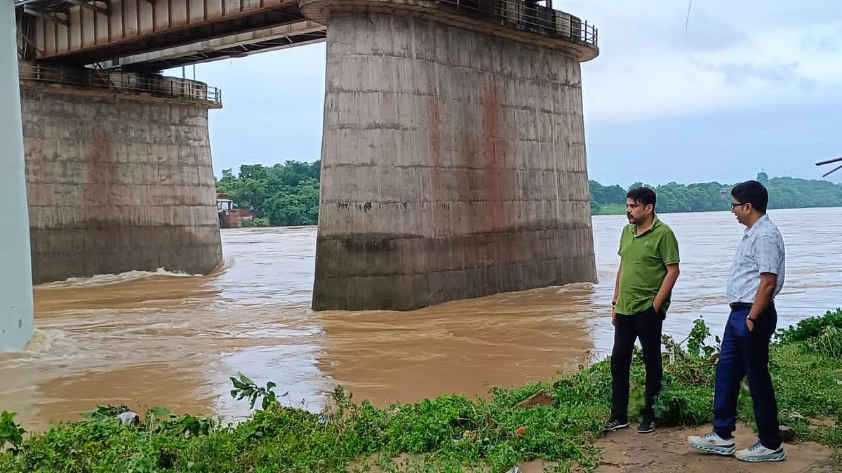 मूसलाधार बारिश से झारखंड बेहाल, गंगा सहित कई नदियां खतरे के निशान के ऊपर, कई जिलों में बाढ़ जैसे हालात