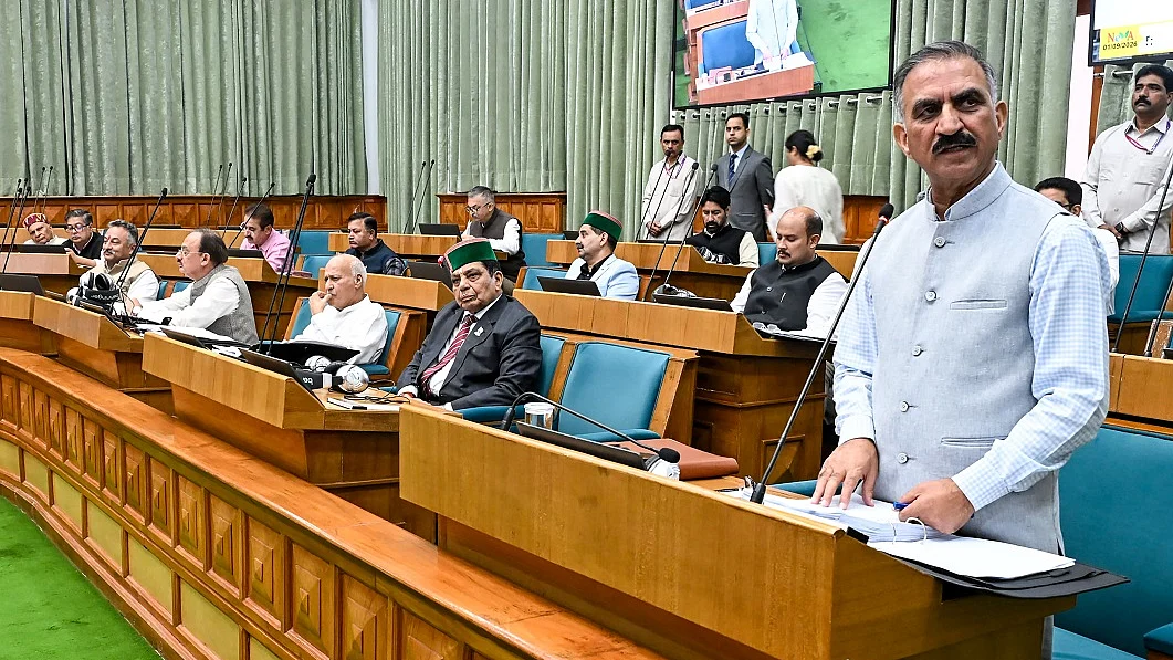हिमाचल में अब जमीन कब्जाने वाले की बहू भी नहीं लड़ सकेगी पंचायत चुनाव, कांग्रेस सरकार ने रोक वाला बिल पास किया