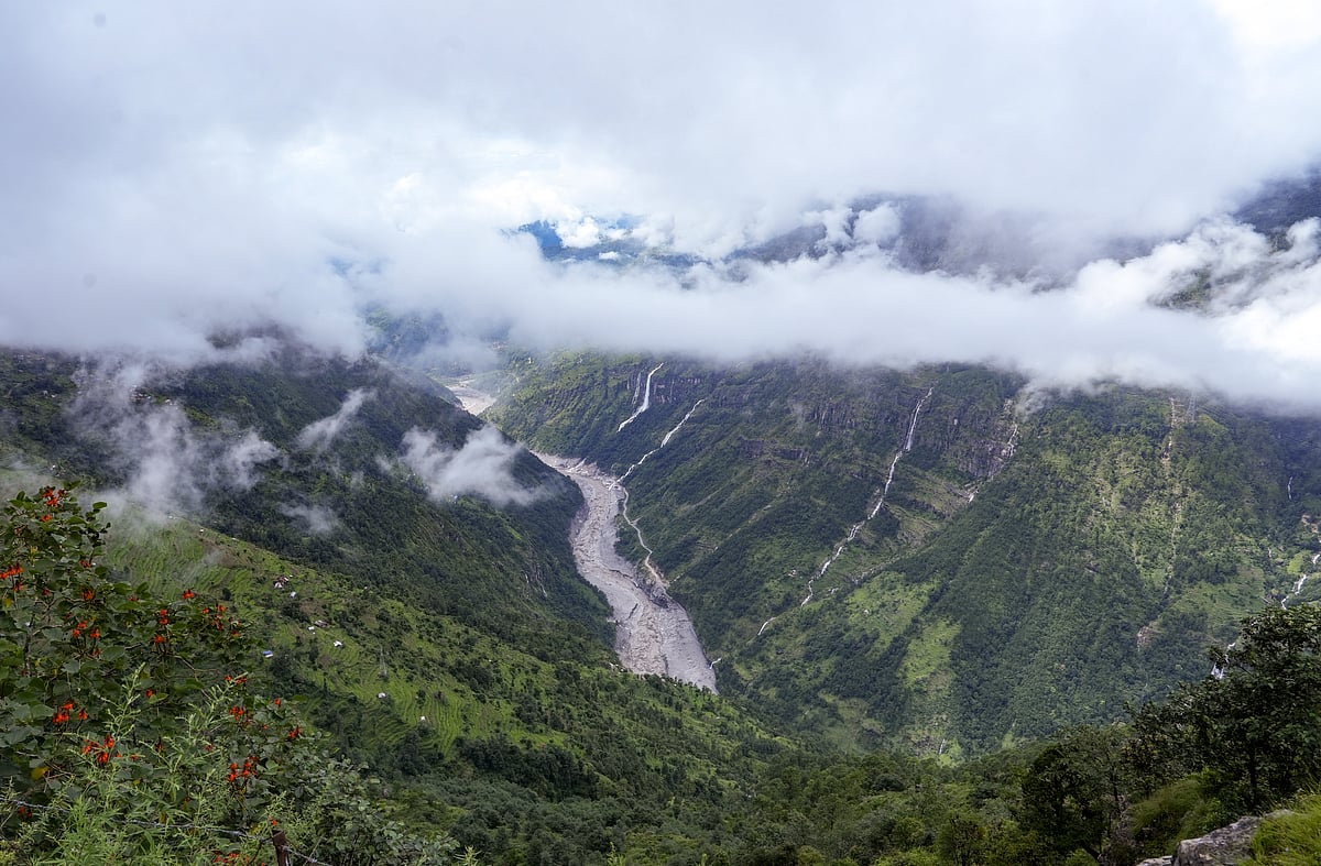 नेपाल त्रासदी अपडेट: बाढ़ से मरने वालों की संख्या बढ़कर 1,127 हुई, हजारों लापता लोगों की तलाश जारी