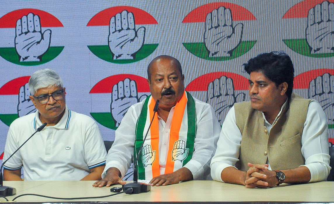 AIMIM नेता रहे आसिम वकार कांग्रेस में शामिल, बोले- BJP को सत्ता से हटाकर जनहित की सरकार लाना मकसद