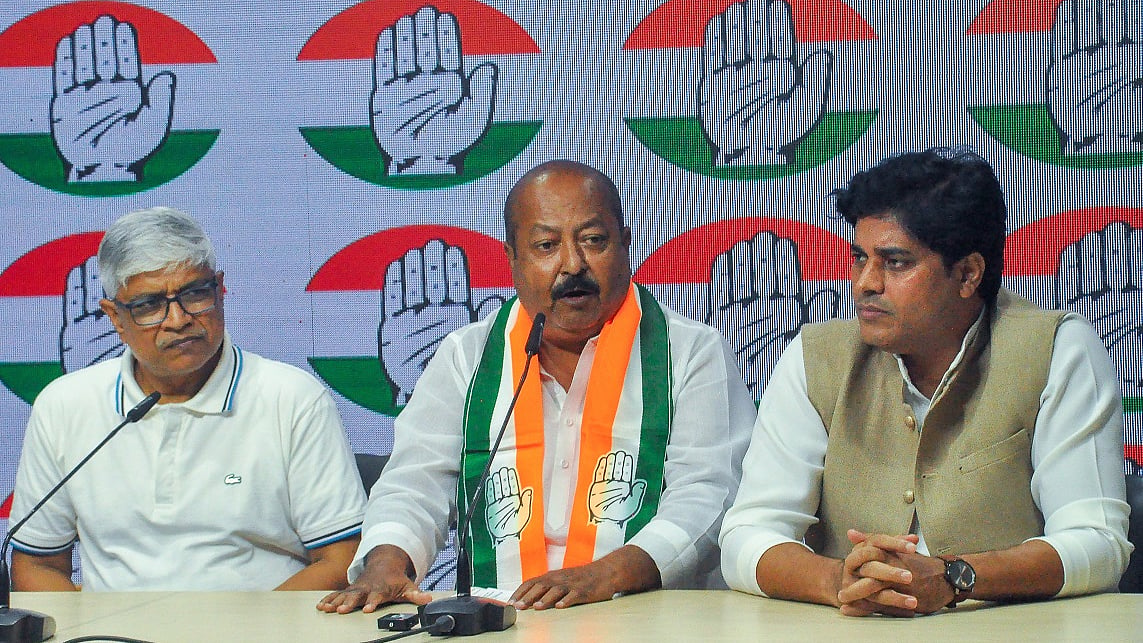 AIMIM नेता रहे आसिम वकार कांग्रेस में शामिल, बोले- BJP को सत्ता से हटाकर जनहित की सरकार लाना मकसद