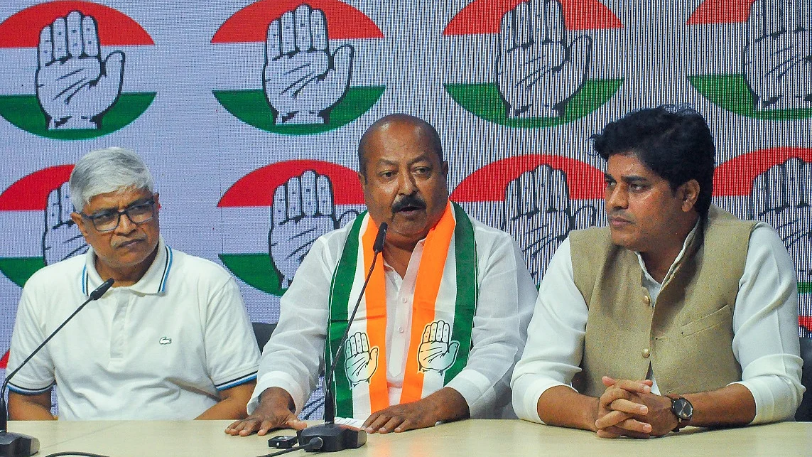 AIMIM नेता रहे आसिम वकार कांग्रेस में शामिल, बोले- BJP को सत्ता से हटाकर जनहित की सरकार लाना मकसद