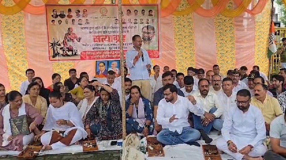 हल्द्वानी में कांग्रेस का सत्याग्रह, शुद्धीकरण करने वालों पर FIR करने, राहुल गांधी पर दर्ज केस वापस लेने की मांग