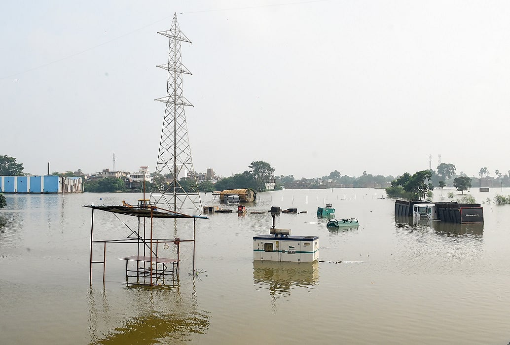 राजधानी पटना सहित बिहार के कई जिलों में बाढ़ का खतरा बढ़ा, शहरों में घुसने लगा पानी, प्रशासन ने जारी किया अलर्ट