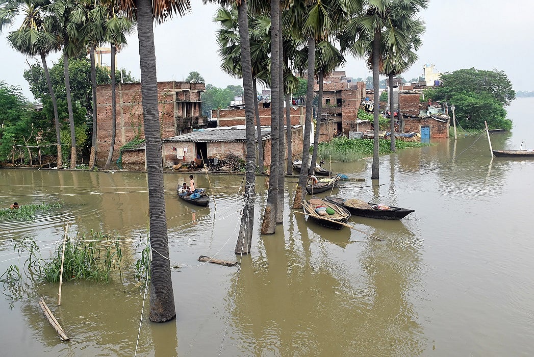 राजधानी पटना सहित बिहार के कई जिलों में बाढ़ का खतरा बढ़ा, शहरों में घुसने लगा पानी