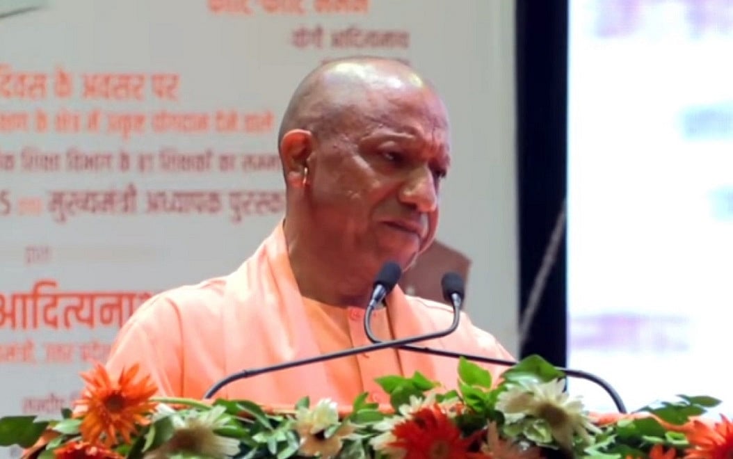 योगी 'राज' में उत्तर प्रदेश, विज्ञापनों में समृद्ध, धरातल पर बदहाल