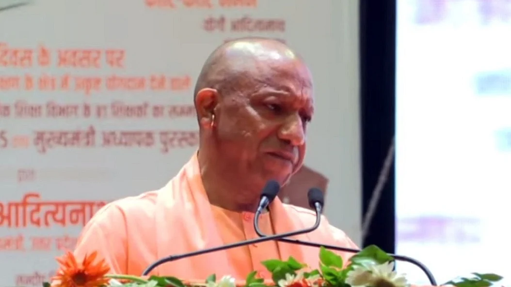 योगी 'राज' में उत्तर प्रदेश, विज्ञापनों में समृद्ध, धरातल पर बदहाल
