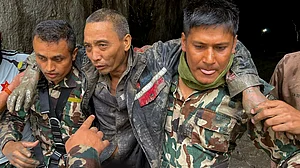 नेपाल त्रासदीः 11 दिन बाद सुरंग से चीनी नागरिक को बचाया गया, एक दिन पहले मलबे में फंसी महिला जिंदा मिली थी