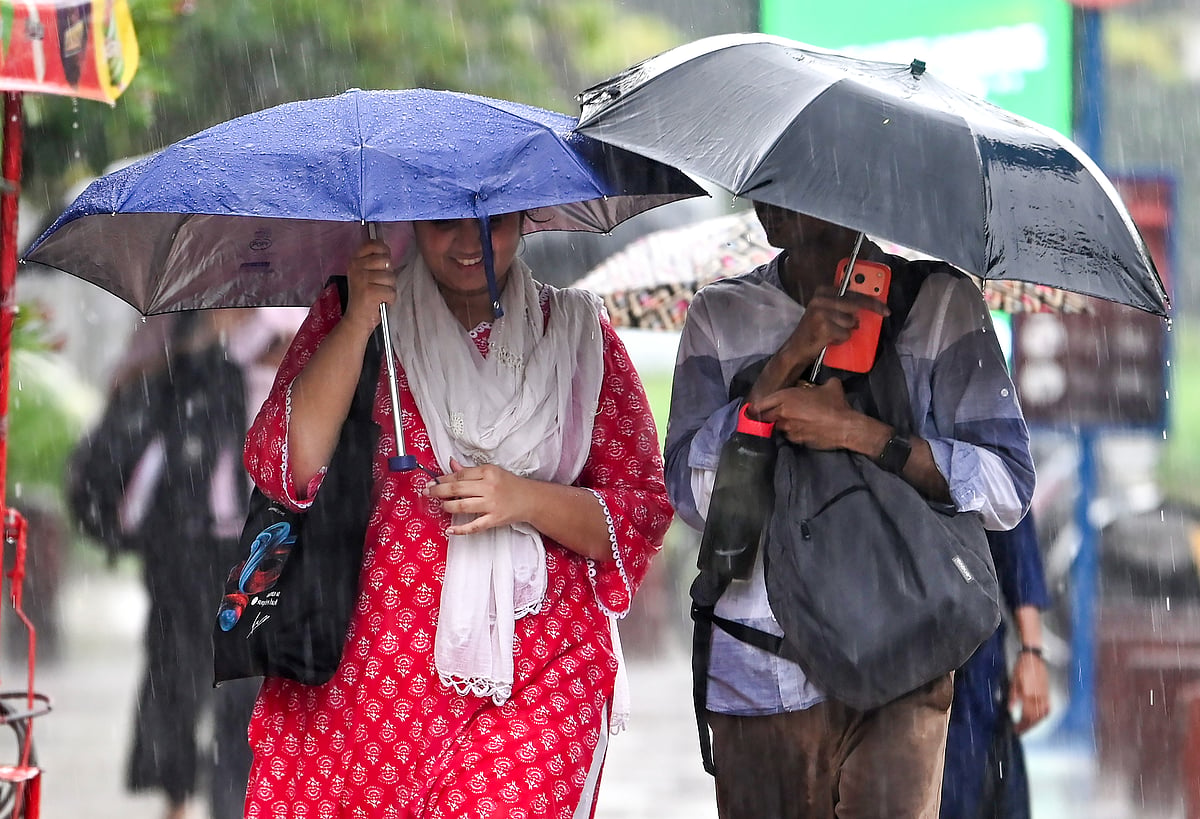 दिल्ली-एनसीआर में बारिश का दौर जारी, कई इलाकों में जाम और जलभराव