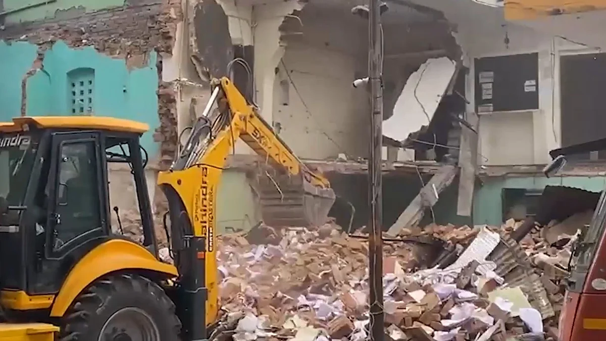 UP: सहारनपुर कलेक्ट्रेट के अंदर बनी मस्जिद ध्वस्तीकरण को लेकर मचा बवाल, सपा सांसद इकरा हसन ने सरकार से पूछे सवाल