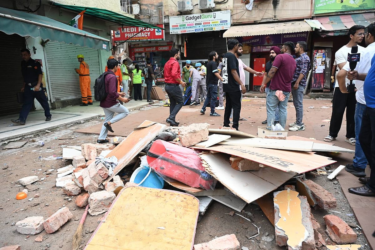स्थानीय निवासियों ने घनी आबादी वाले इस इलाके में इमारतों की हालत और उनके रखरखाव को लेकर भी चिंता जताई। उन्होंने बताया कि इस क्षेत्र में कई मकानों को पेइंग गेस्ट (पीजी) में बदल दिया गया है।

