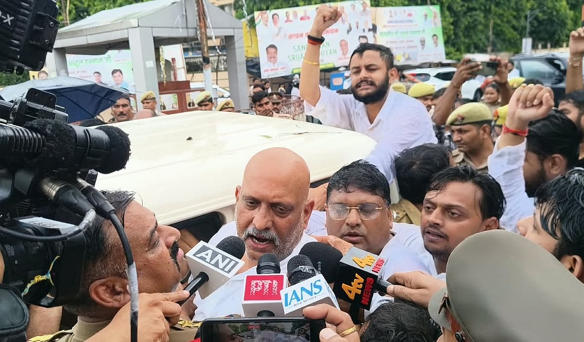 अजय राय को सहारनपुर जाने से रोका गया, विरोध में सड़क पर बैठे, पुलिस ने कांग्रेस कार्यकर्ताओं समेत हिरासत में लिया