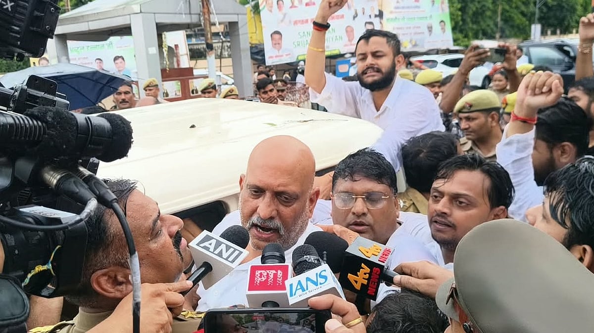 अजय राय को सहारनपुर जाने से रोका गया, विरोध में सड़क पर बैठे, पुलिस ने कांग्रेस कार्यकर्ताओं समेत हिरासत में लिया